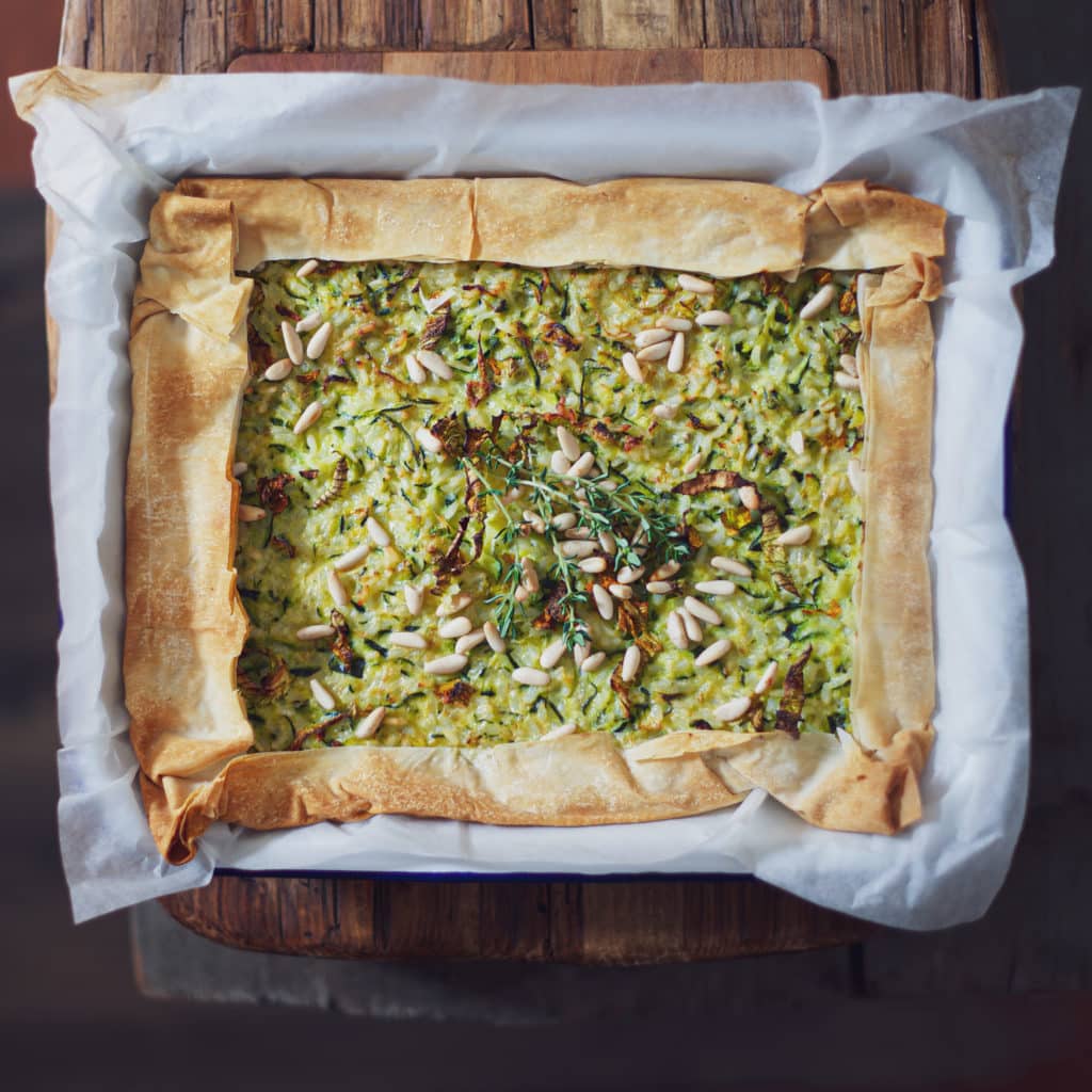 torta di pasta fillo con zucchine, riso e pinoli