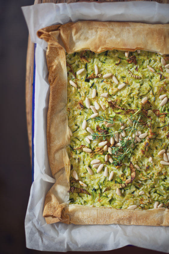 torta di pasta fillo con zucchine, riso e pinoli