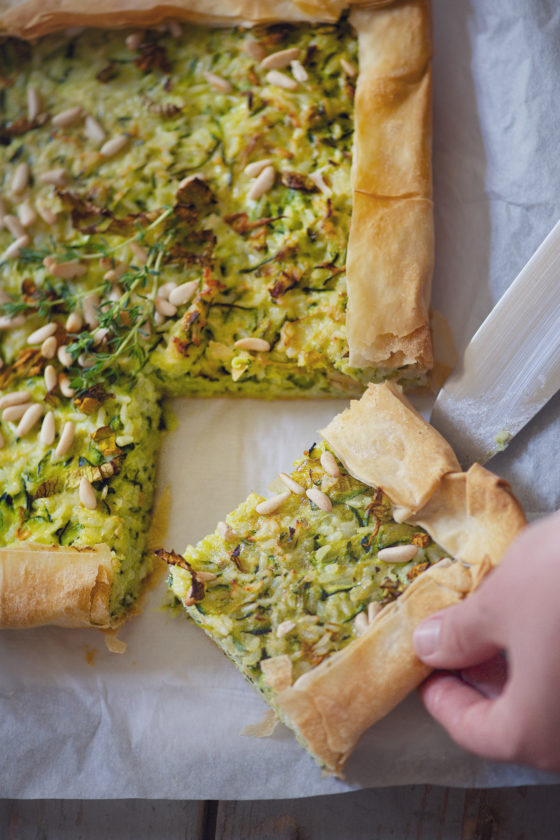 torta di pasta fillo con zucchine, riso e pinoli