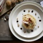 spaghetti integrali con pesto di noci e radicchio