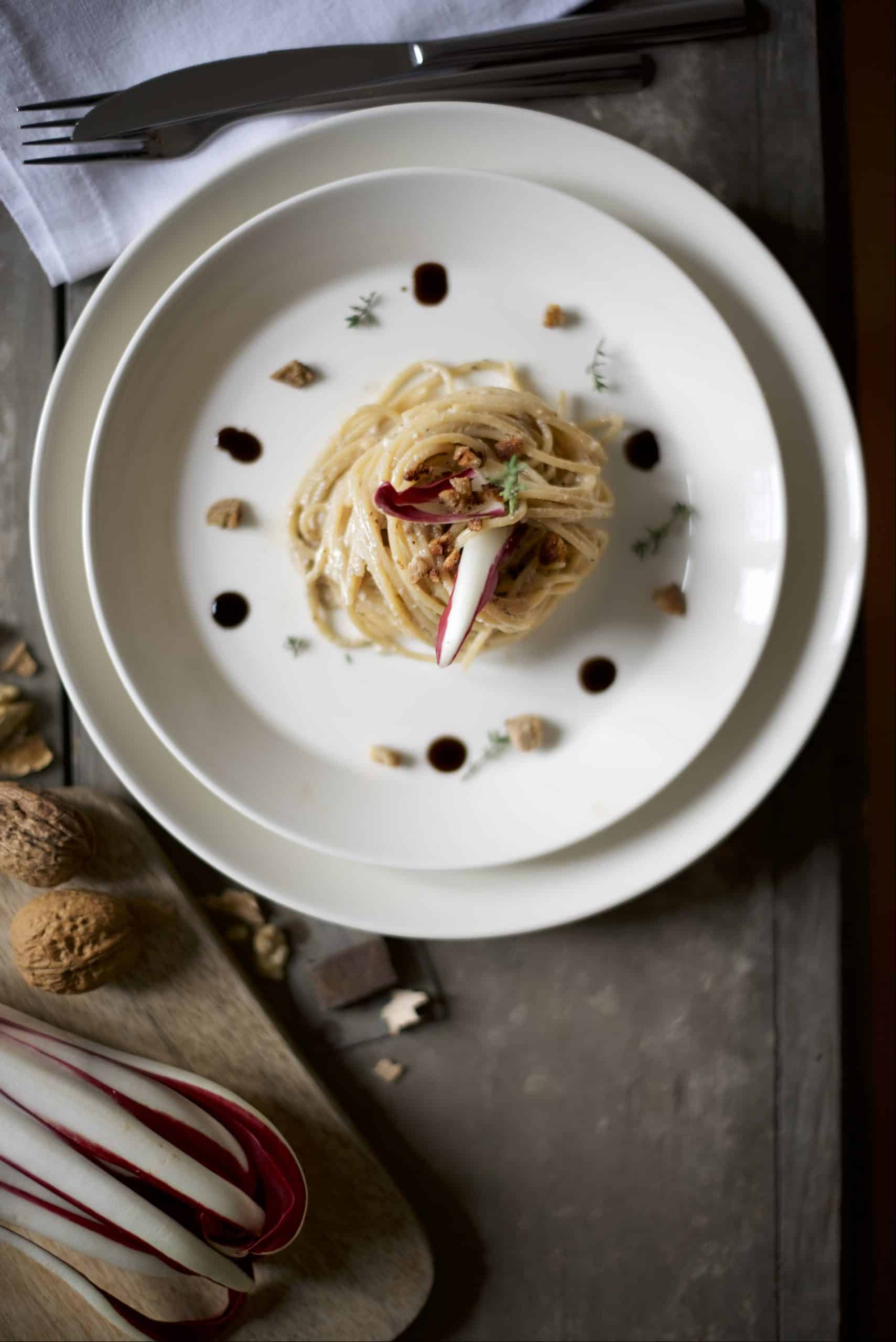 50497249-6E01-4A36-BA2D-176EFB6CCD96 spaghetti integrali con pesto di noci e radicchio