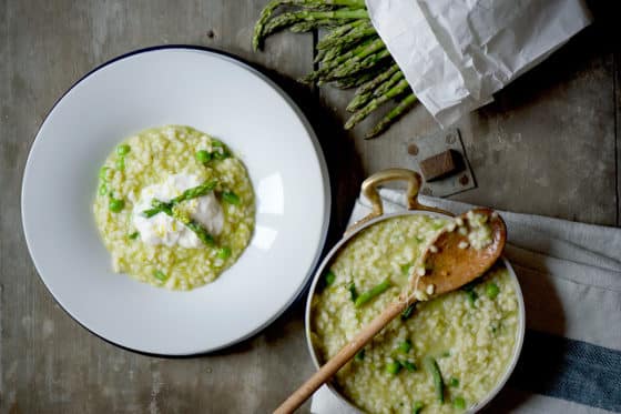 risotto agrumato con asparagi, pisellini e burrata