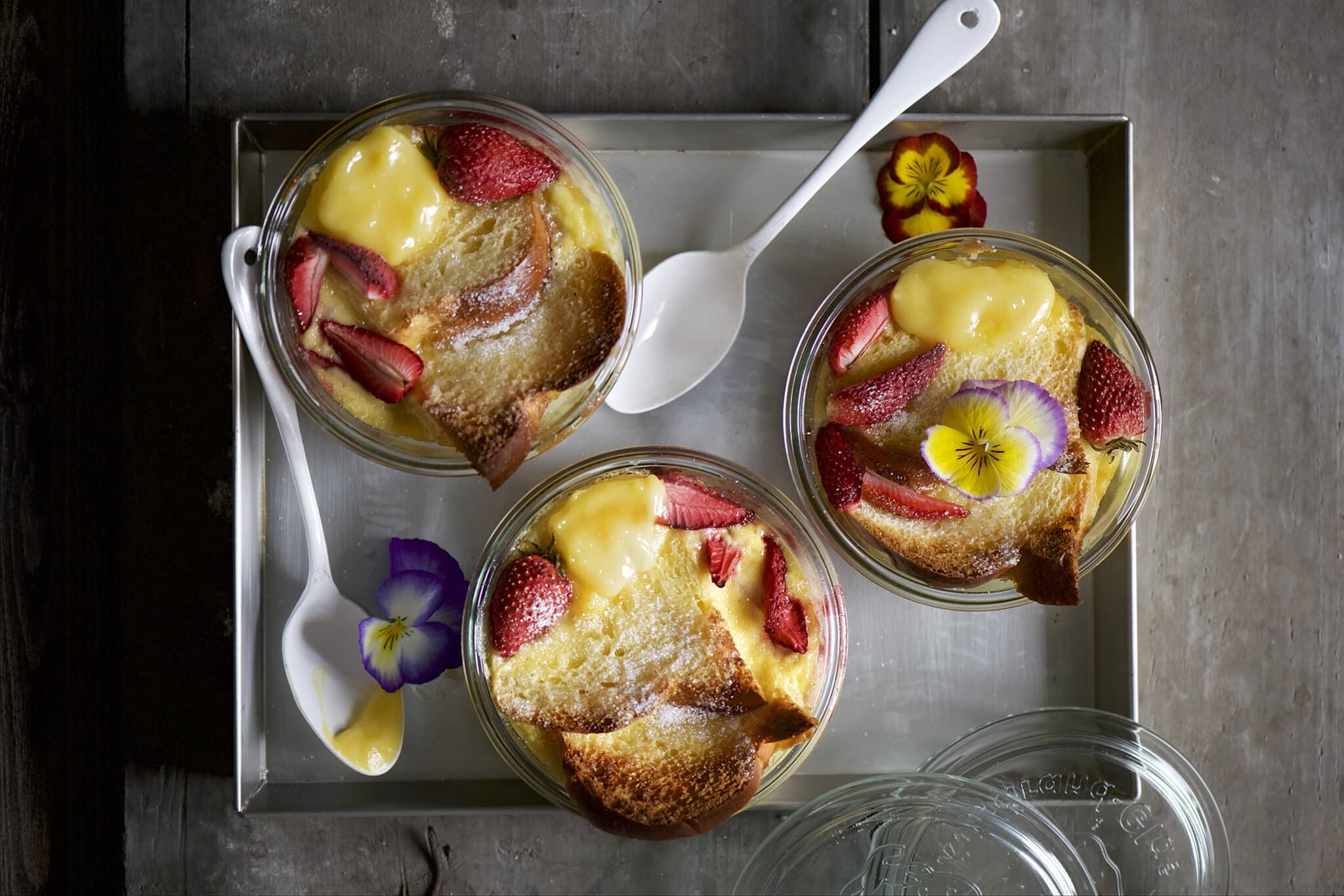 bread pudding con fragole e lemon curd 00