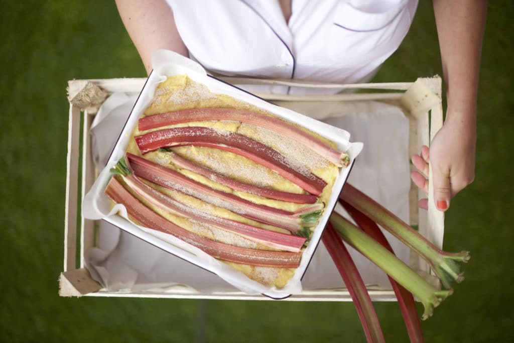 torta di rabarbaro con mandorle e sciroppo di vaniglia