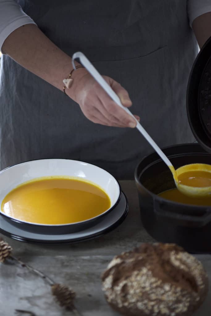 crema di carote, zucca, zenzero e mele caramellate