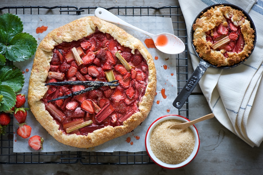 galette con fragole e rabarbaro