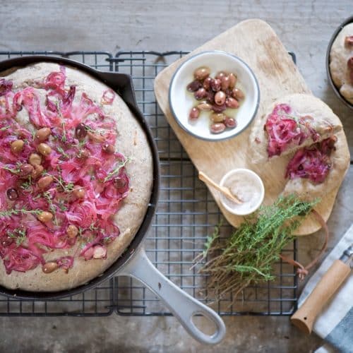 focaccia con olive e cipolla di Tropea