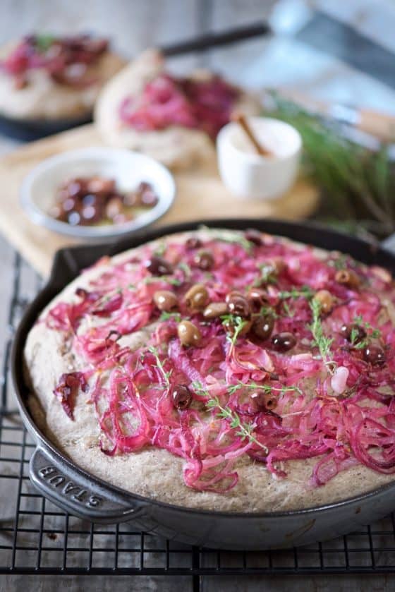 focaccia con olive e cipolla di Tropea