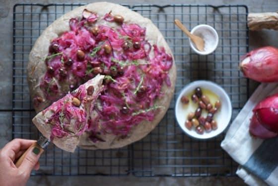 focaccia con olive e cipolla di Tropea