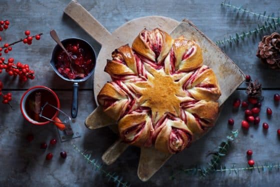 Stella di brioche con marmellata di cranberries