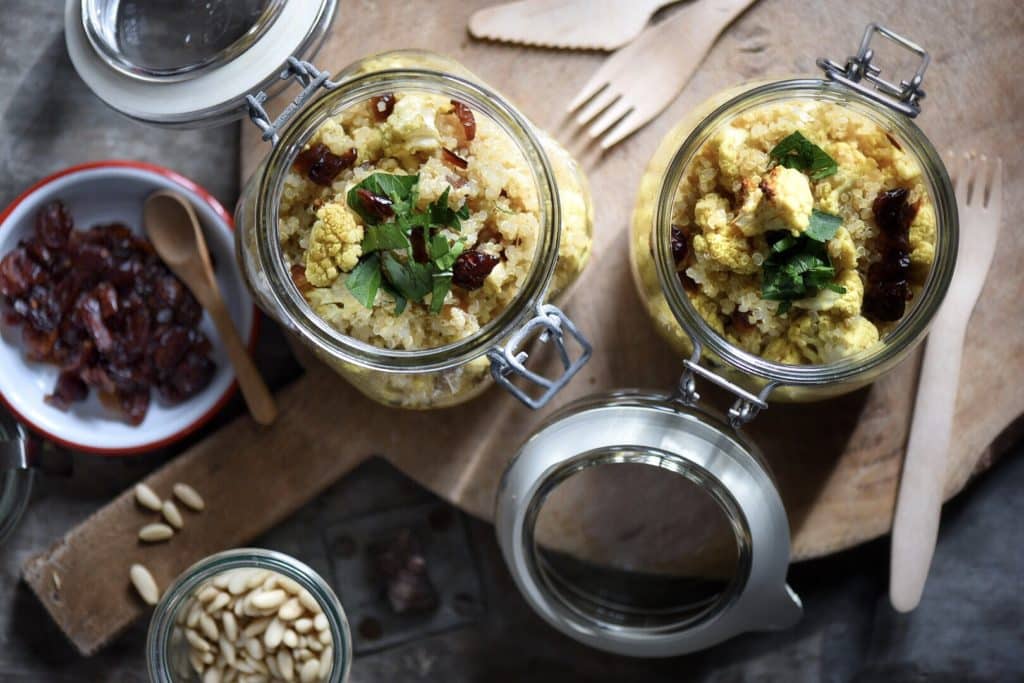 quinoa con cavolfiore al curry e cranberries