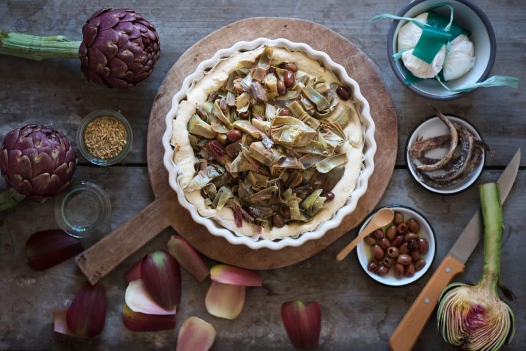 focaccia ripiena di carciofi, olive e acciughe