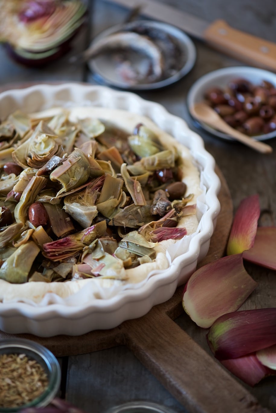 focaccia ripiena di carciofi, olive e acciughe