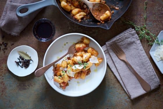 Gnocchi con ragù ubriaco di verdure