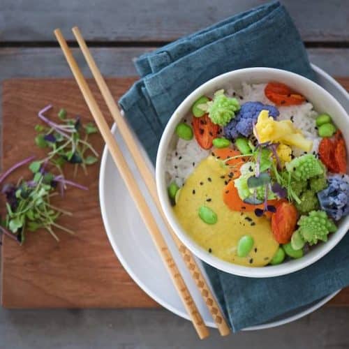 rice bowl arcobaleno con salsa cremosa al curry
