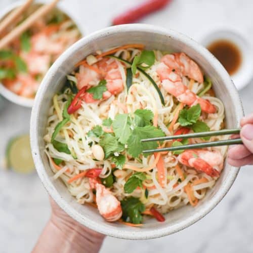 noodles in insalata con gamberi
