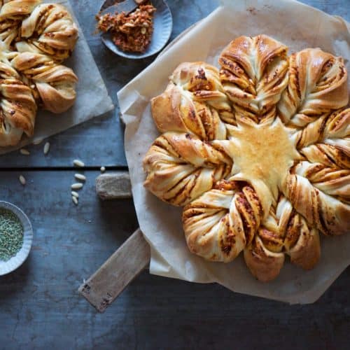 pan brioche ripiena con pesto di pomodori secchi