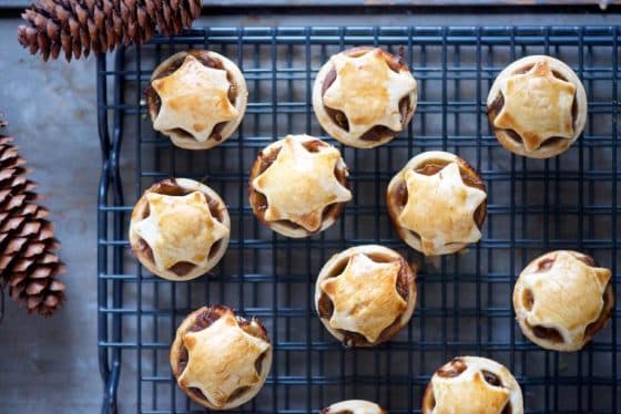 Ricettina: mince pie ripieni di cipolle caramellate e funghi