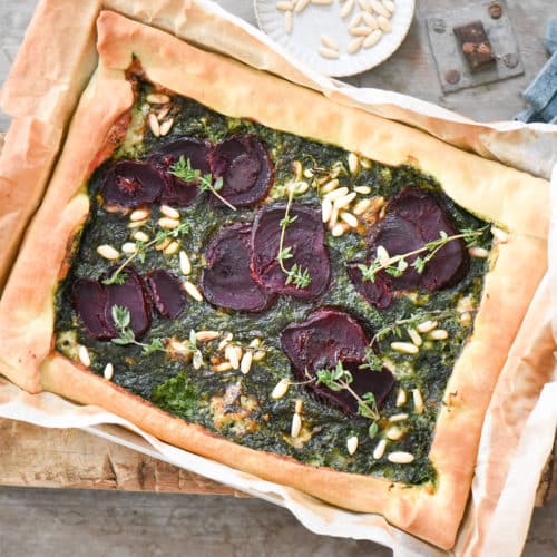 torta salata con spinaci, barbabietole e gorgonzola