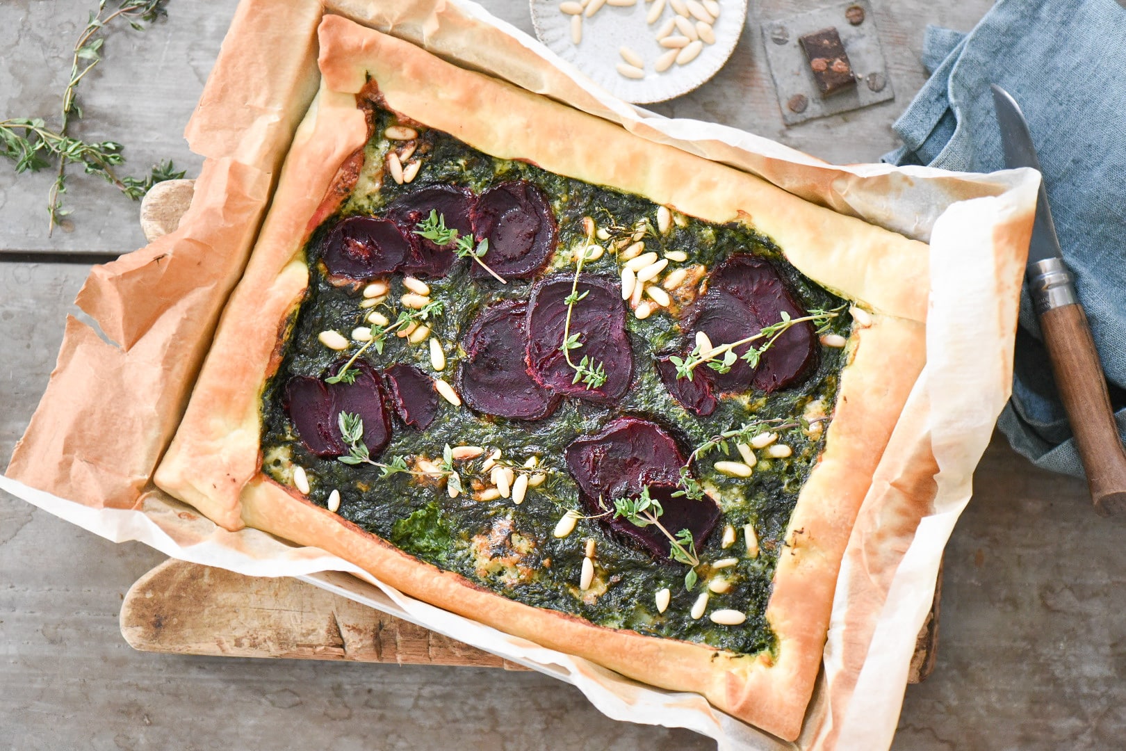 torta salata con spinaci, barbabietole e gorgonzola