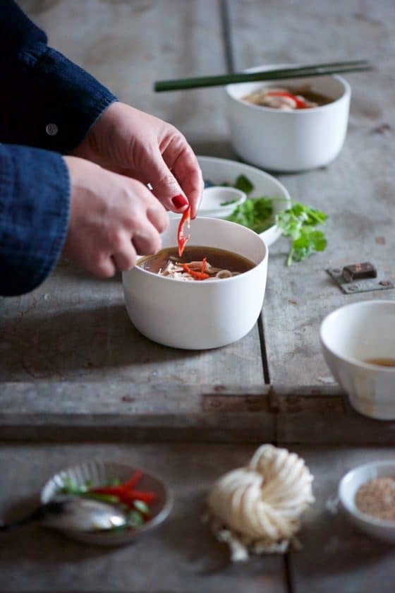 noodles in brodo di pollo e zenzero