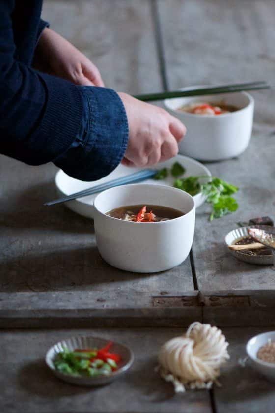 noodles in brodo di pollo e zenzero