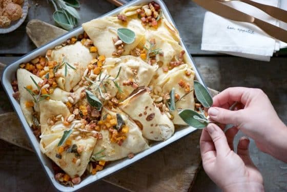 crespelle ai formaggi con dadolata di zucca e prosciutto crudo croccante