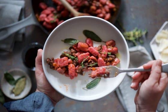 gnocchi di barbabietola e farina di castagne con ragù d'anatra