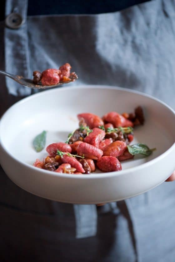 gnocchi di barbabietola e farina di castagne con ragù d'anatra