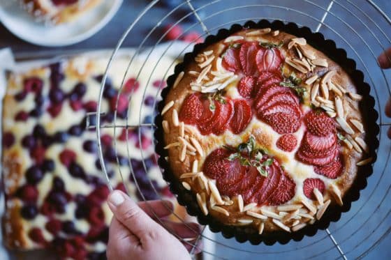 torta brioche con frutti di bosco