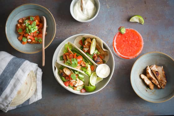 Tacos di pollo e Margarita frozen alle fragole