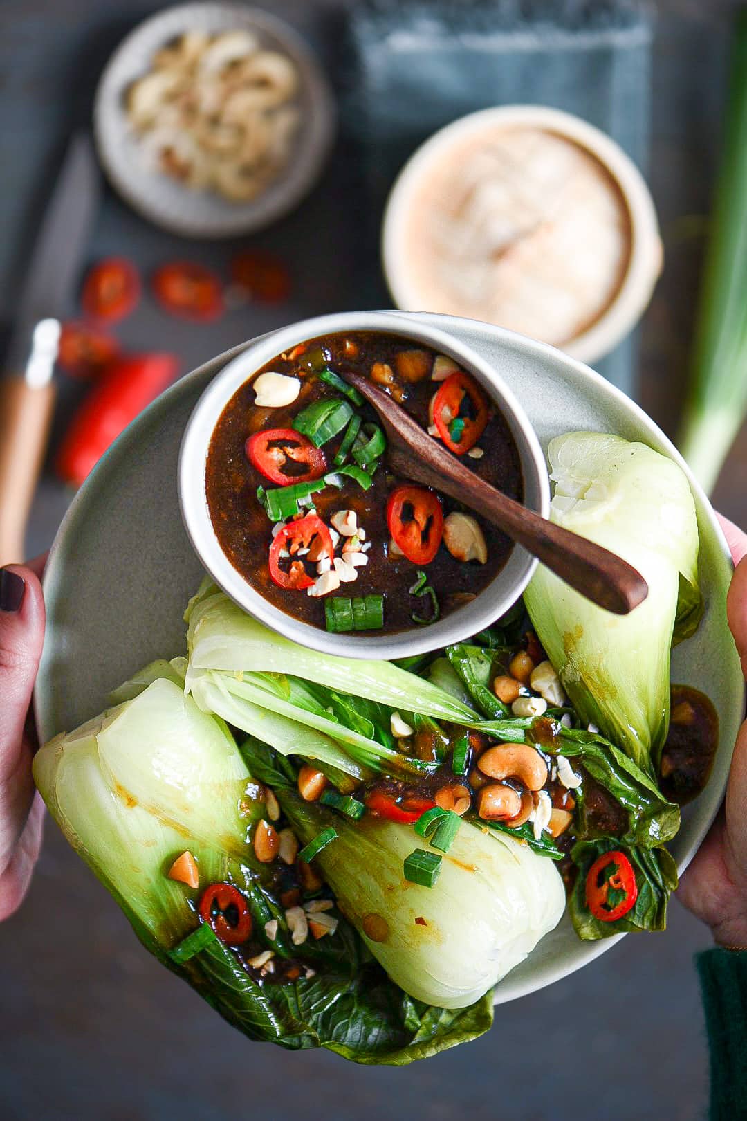 pak choi al vapore con salsa allo zenzero e anacardi