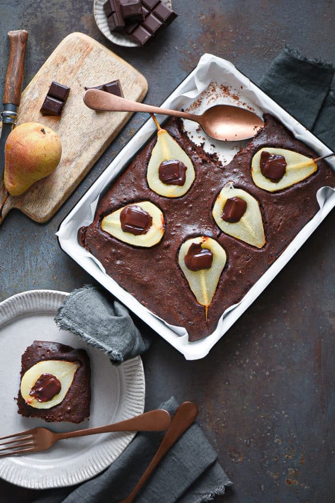 torta morbida con pere e cacao