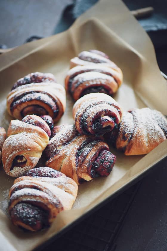 Franzbrötchen con compost di mirtilli