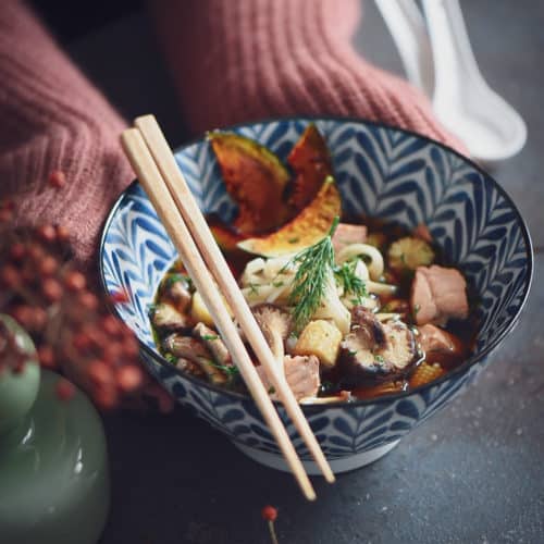 noodles in brodo con salmone