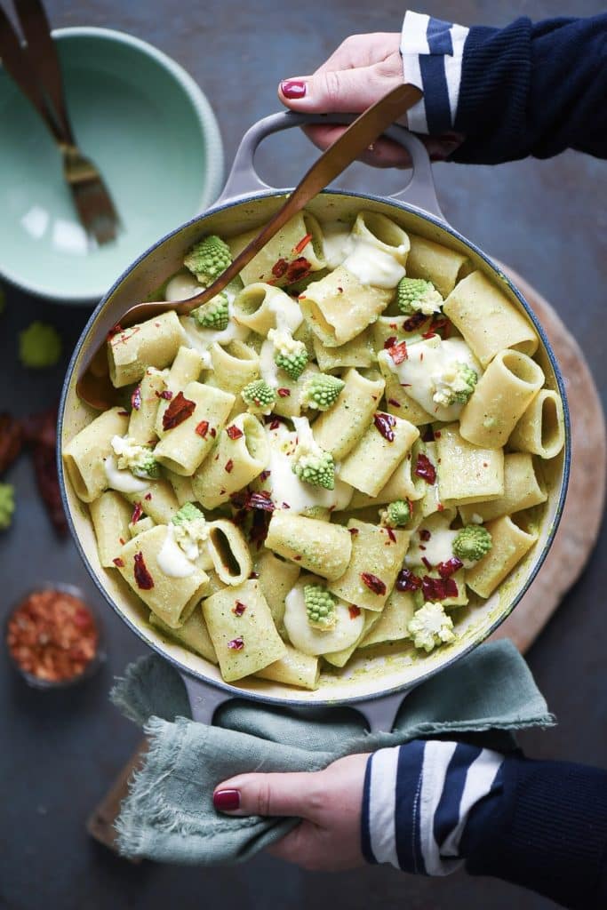 paccheri al broccolo romanesco con crema di parmigiano