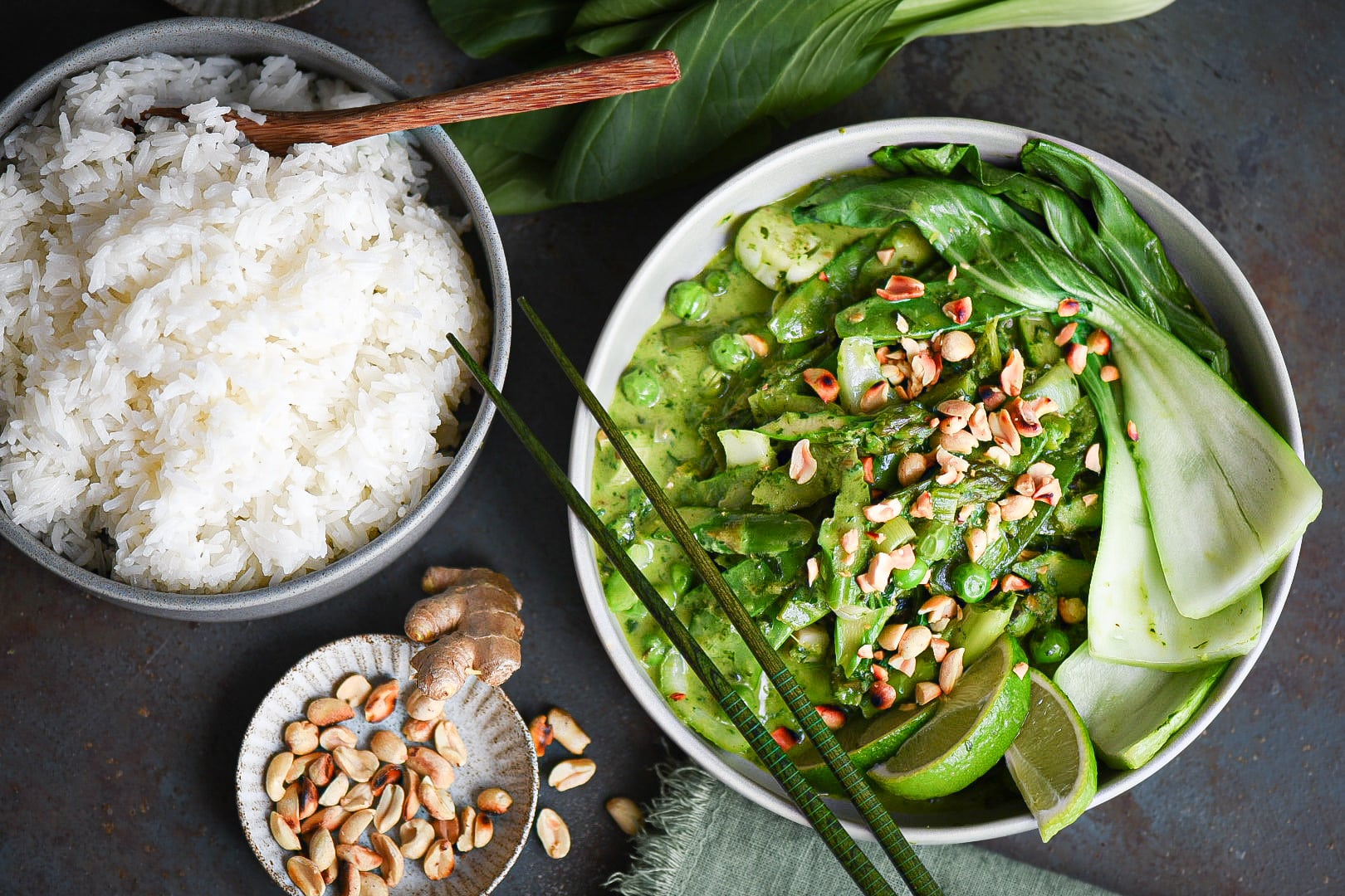 green curry primaverile con aglio orsino e riso jasmine