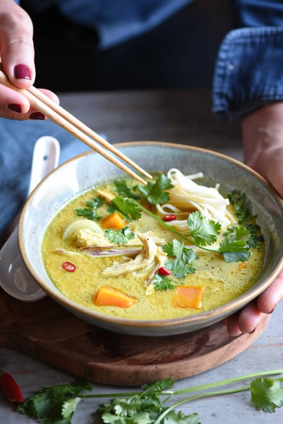 Ricettina: laksa (zuppa al curry con pollo e noodles)