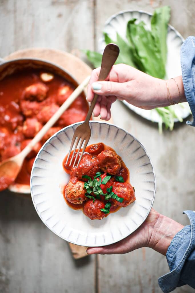 polpette alla ricotta con aglio orsino e pane raffermo