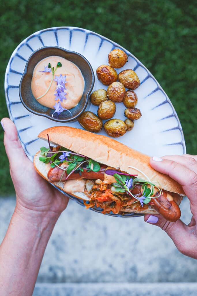 hot dog con kimchi e salsa piccantina