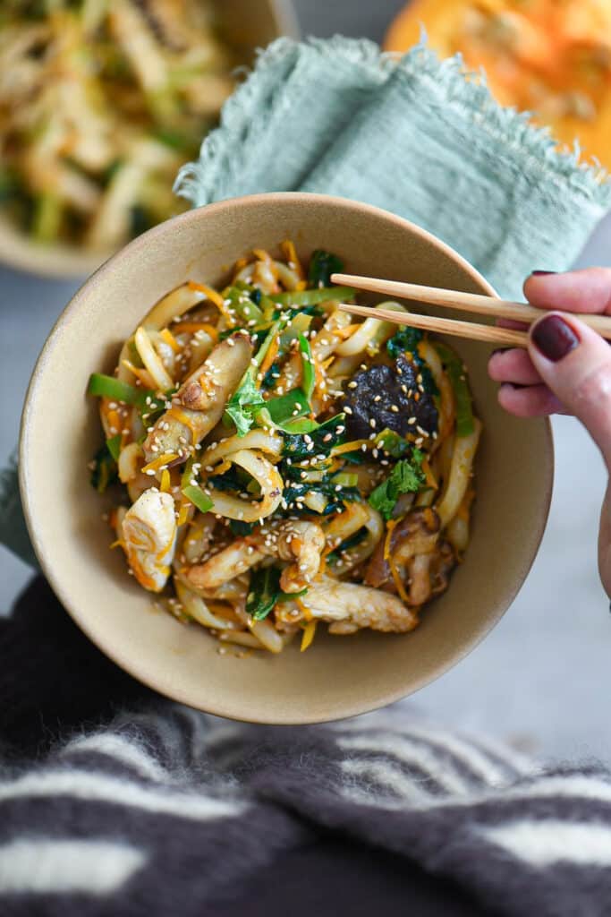 udon autunnali con zucca e cavolo riccio
