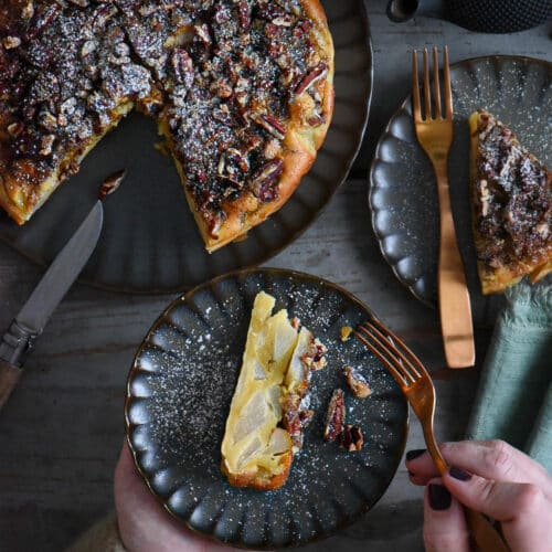 torta fondente di pere con croccante di noci